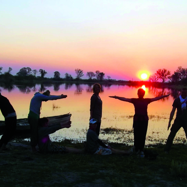 Erlebnis-Reisen Botswana, Nomad Truck, Schotterstraße  
motorcyclesriders, Salzpfannen  
motorcyclesriders, Nata  
Besuch, Nata-Pfannen  
Beobachtung, Wasservögel